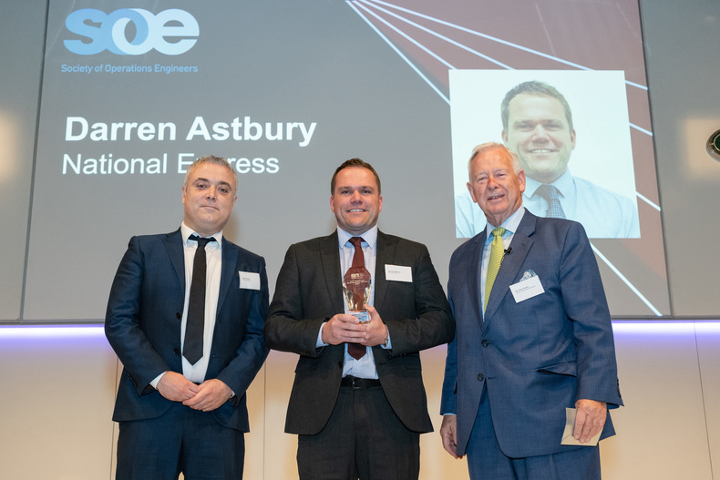 mike-curran-uk-national-account-manager-for-fcl-darren-astbury-nx-bus-chief-technician-and-sir-john-parker-soe-patron(894144)