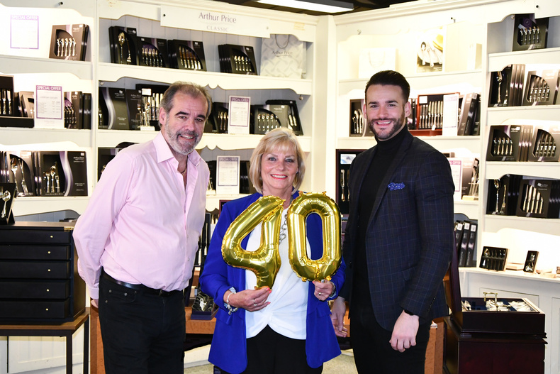 ap-40-years-l-r-simon-price-bev-shepherd-james-price(897367)
