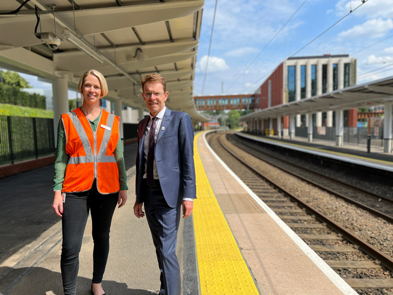 andy-street-university-station-platform(898823)