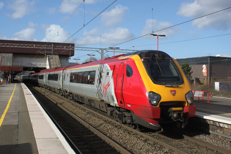 Virgin_train_at_international.JPG