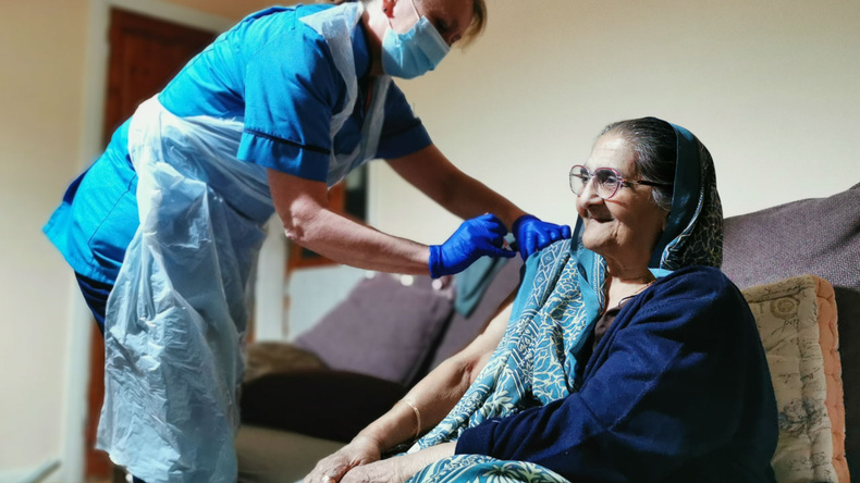 slider_housebound-vaccination(904615)