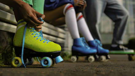 people-getting-ready-skating-min.jpg