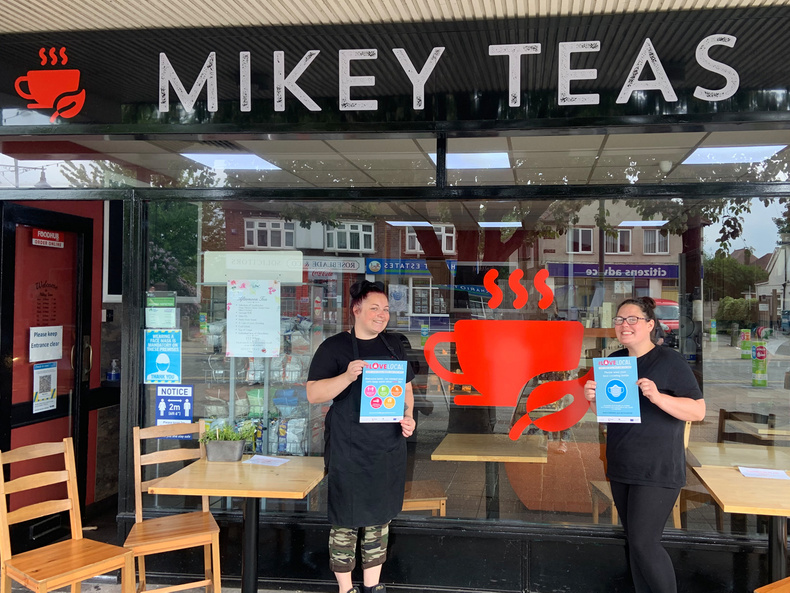 mikey-teas-tammy-law-and-louise-taylor(892284)