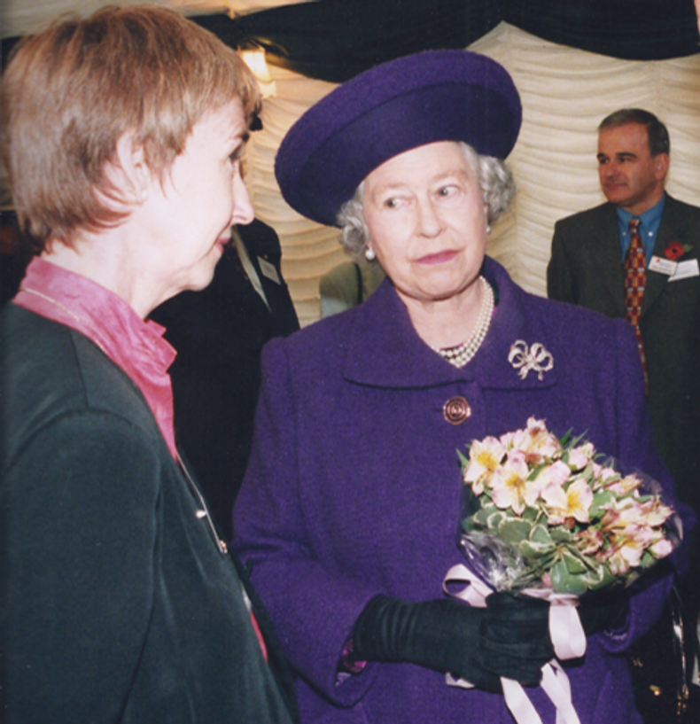 prof-kelly-meets-hm-queen-during-visit-to-bch-1998(891621)