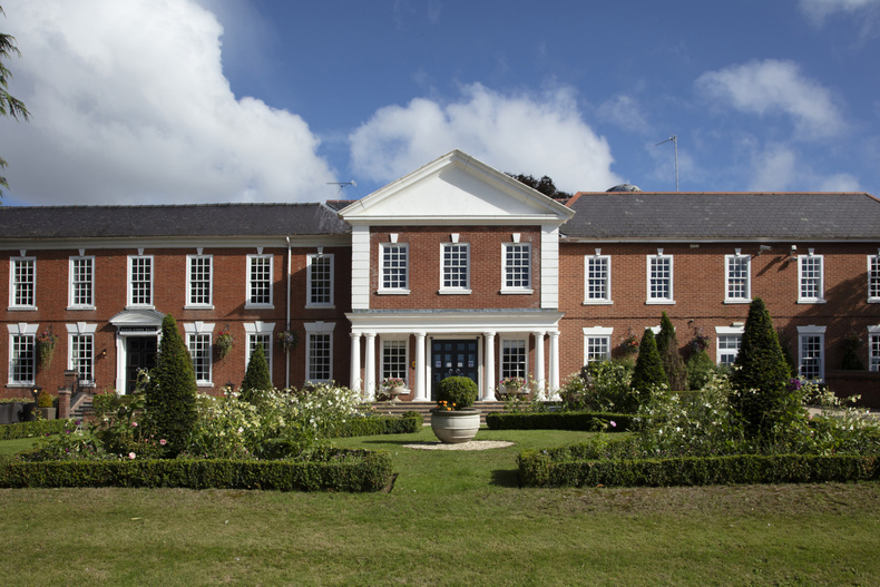 Manor Hotel.jpg