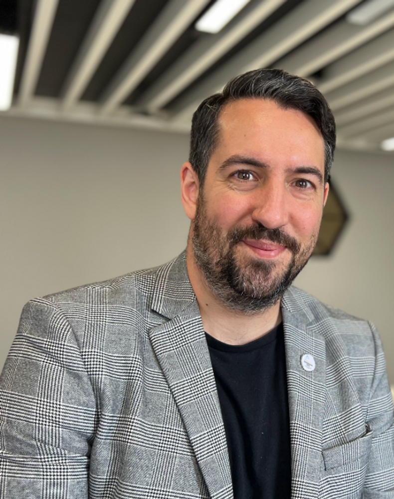 Yiannis Maos Headshot 2023.png