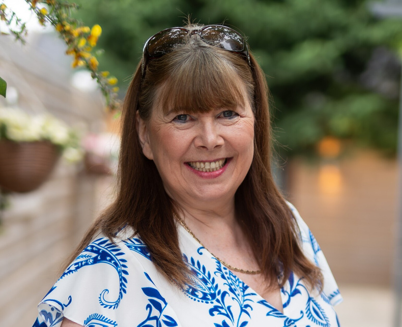 Mary Lizsewski.jpg 1