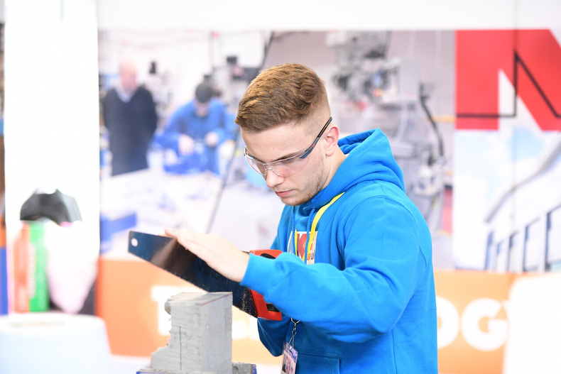 apprenticeships-offer-the-opportunity-to-earn-while-learning(893031)