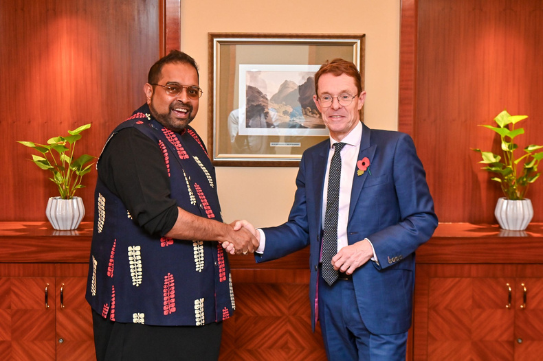 shankar-and-andy-street-india-delegation(900507)