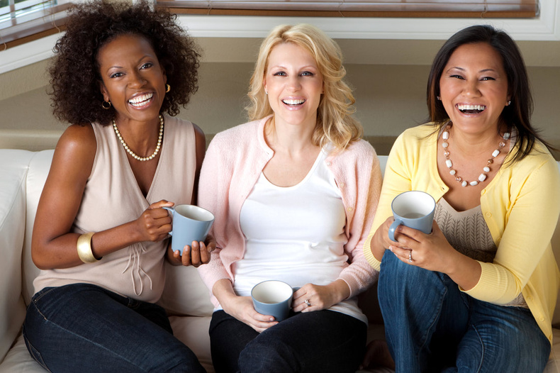 diverse-group-of-women-with-coffee_orig(899956)