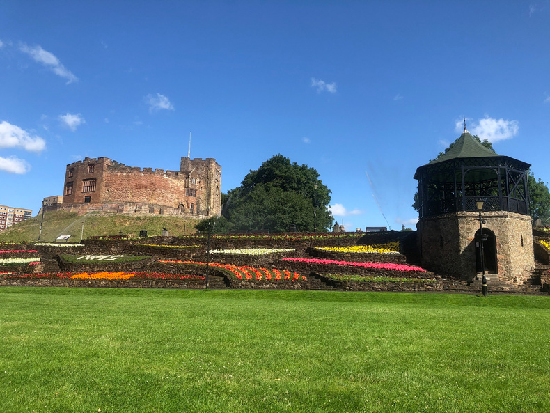 tamworth-castle-grounds(898374)