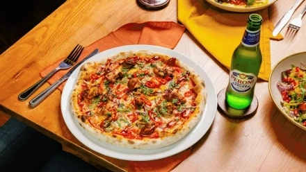 Holiday-Inn-Bimringham-Daily-Dining-Deals-Pizza.webp