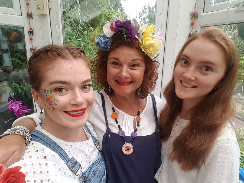 Ella, Sybille, Rosie 1.jpg
