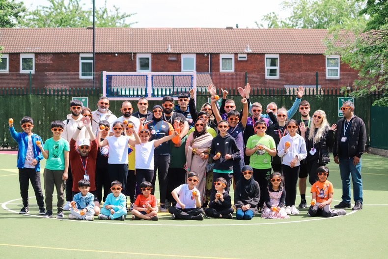 birmingham-phoenix-cricketer-abtaha-maqsood-with-children-and-parents-from-local-leigh-trust-school(903386)