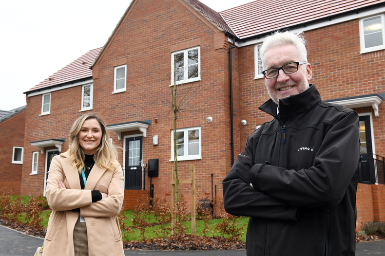 erica-hillman-new-homes-executive-for-stonewater-with-phil-morgan-of-living-space-lr(889347)