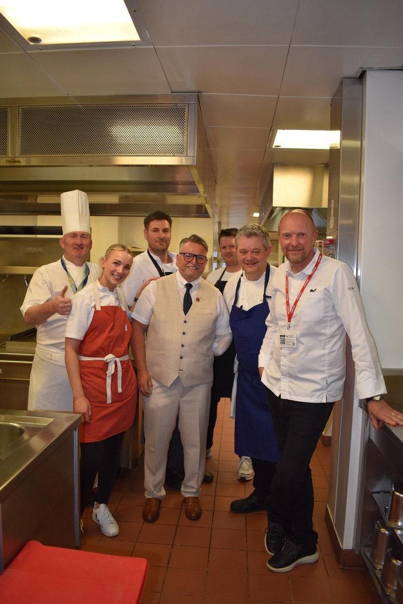 Matt Shropshall, Louisa Ellis, Jonathan Howe, Matt Davies, Thom Bateman, Adam Bennett and Luke Tipping (5).JPG