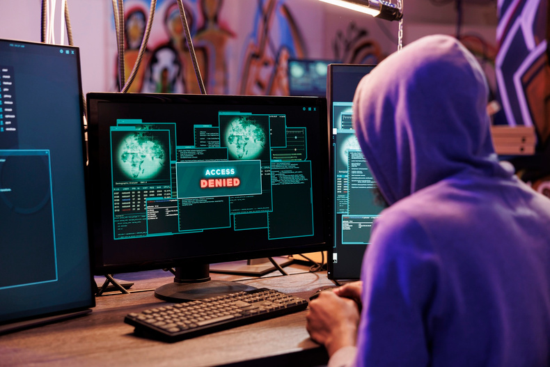 criminal-hacking-system-unsuccessfully.jpg