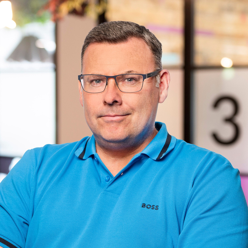 Andrew Taylor (resized).jpg 1