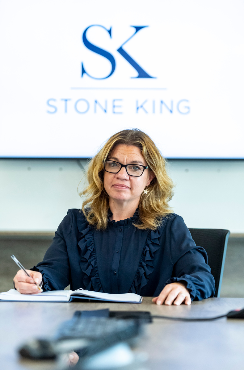 stone-king-julie-moktadir(896747)
