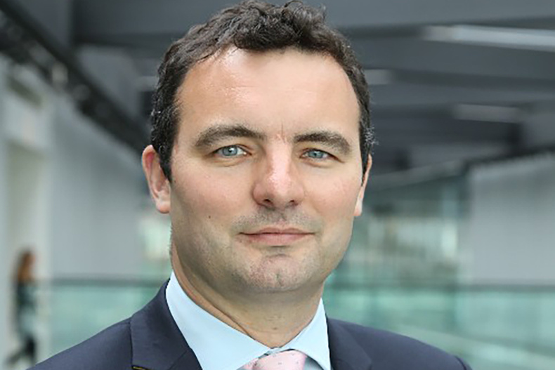 peter_arnold_ey(898138)