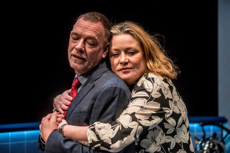 adam-woodyatt-and-laurie-brett-in-looking-good-dead-1(896209)