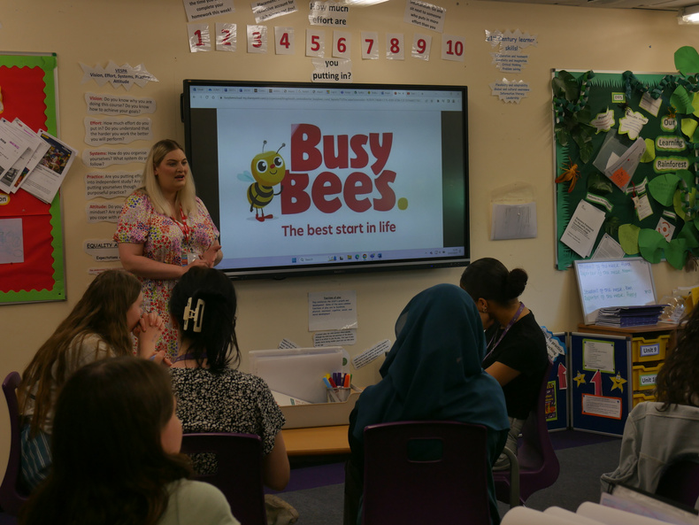 soli-college-busy-bees(903392)
