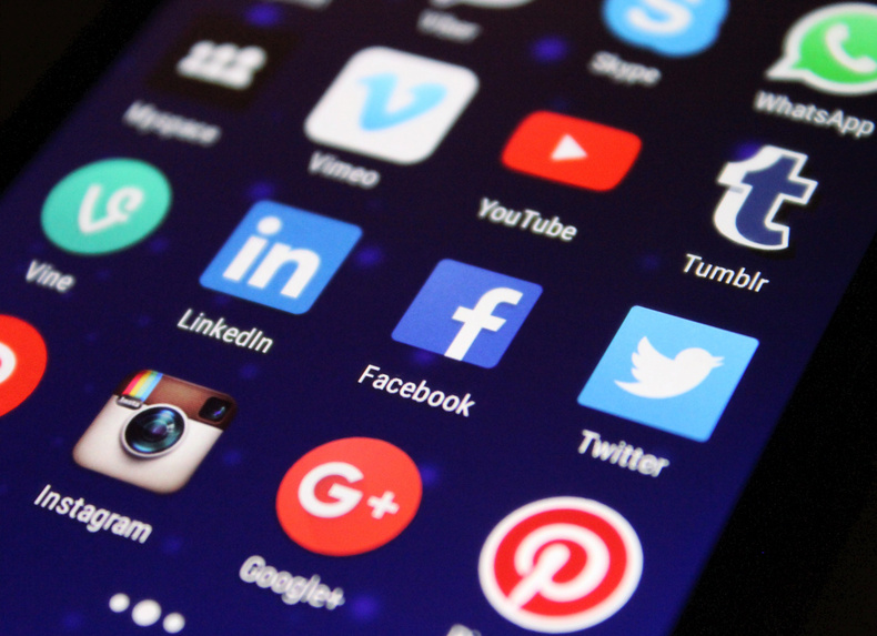 social-media-1(904386)