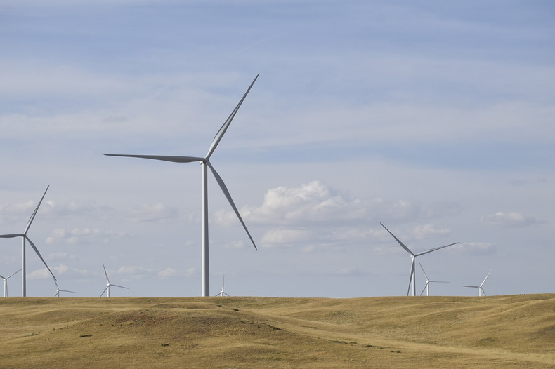 windmills-6745314_1280.jpg