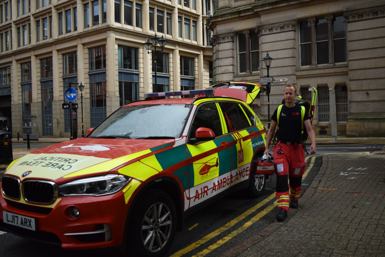 critical-care-paramedic-jack-lewis-with-the-midlands-air-ambulance-critical-care-car(889135)