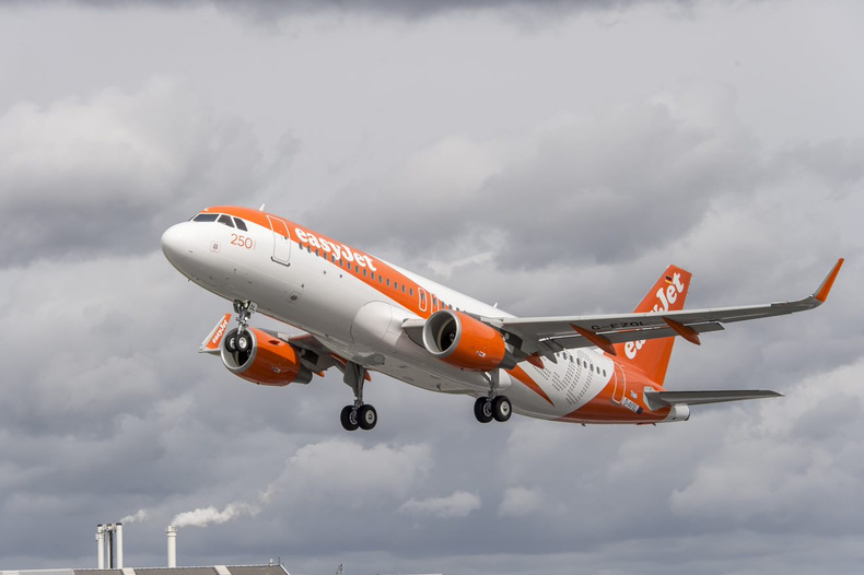 easyjet-aircraft(903066)