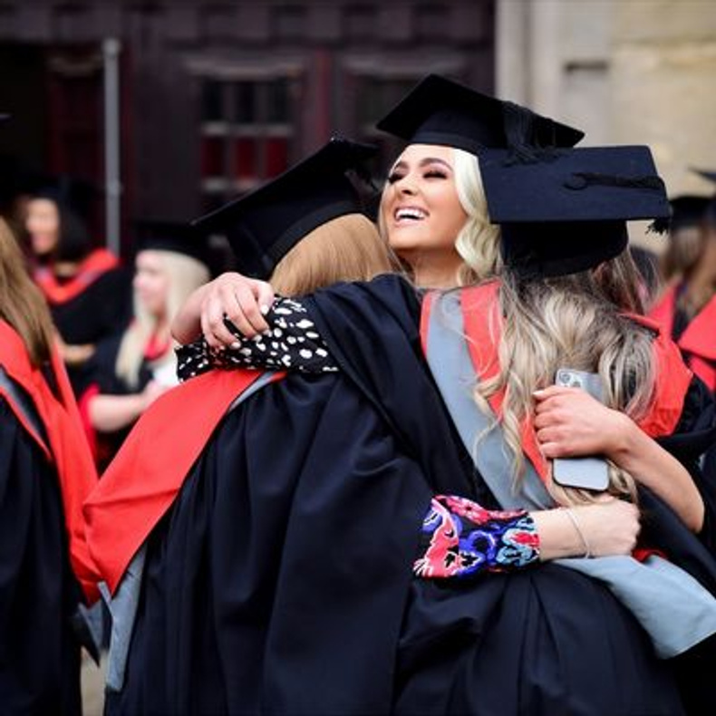 sustainable-graduation-ceremoniesxc1896752(899376)