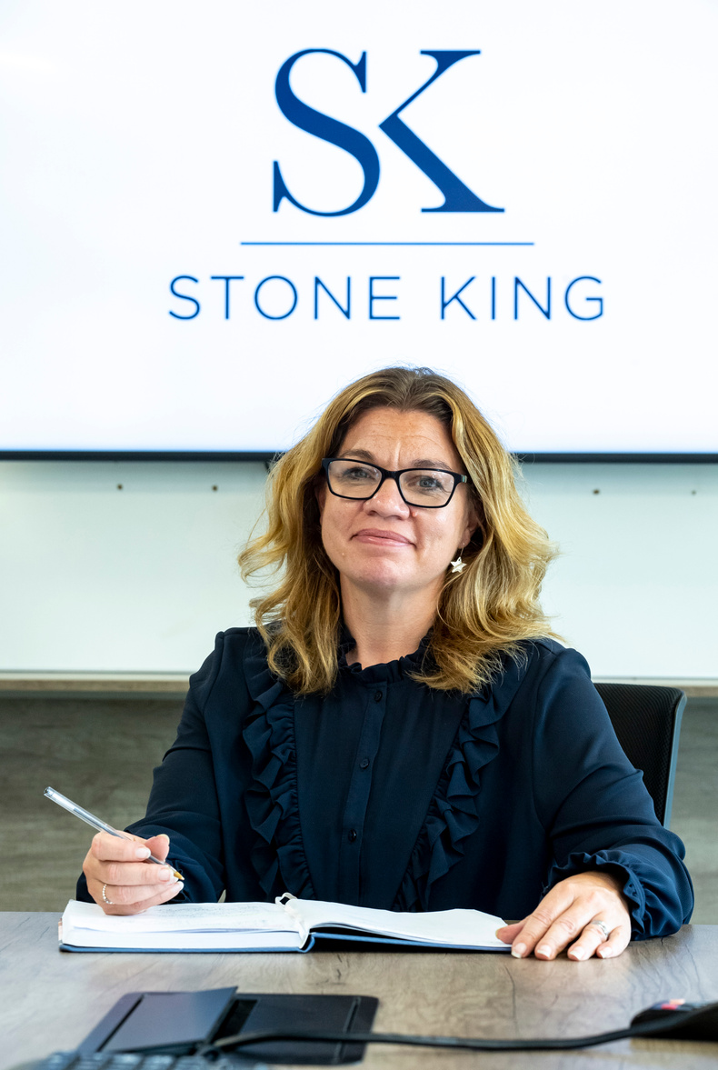 stone-king-julie-moktadir(896559)